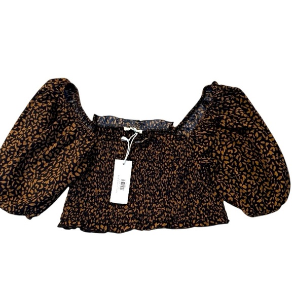 🌹NWT/BAEVELY BALLOON SLEEVE LEOPARD PRINT CROP TOP - Picture 1 of 5